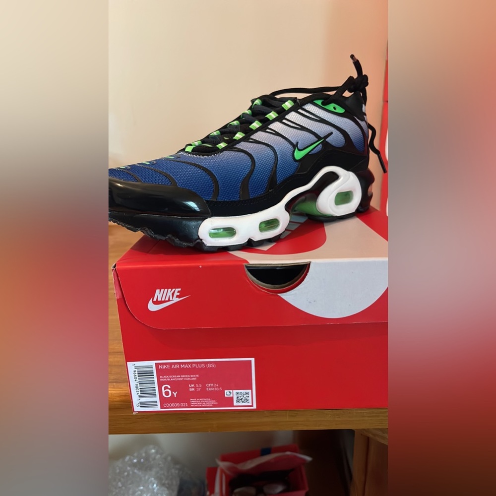 Woman’s Air Max plus